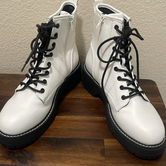 Madden Girl White combat lace up chunky boots size 8.5 - Picture 1 of 11